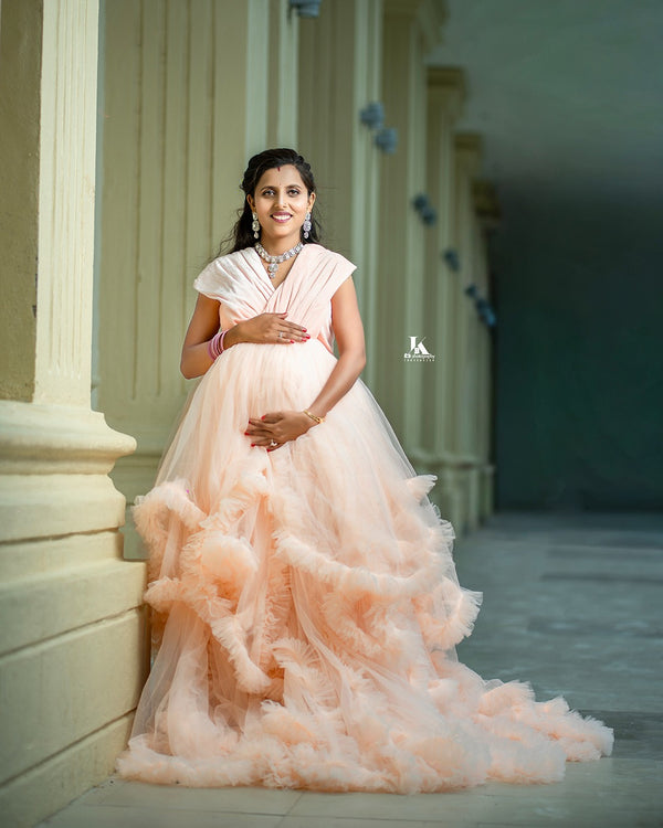 Elegant Maternity Gown – Embrace Comfort & Style