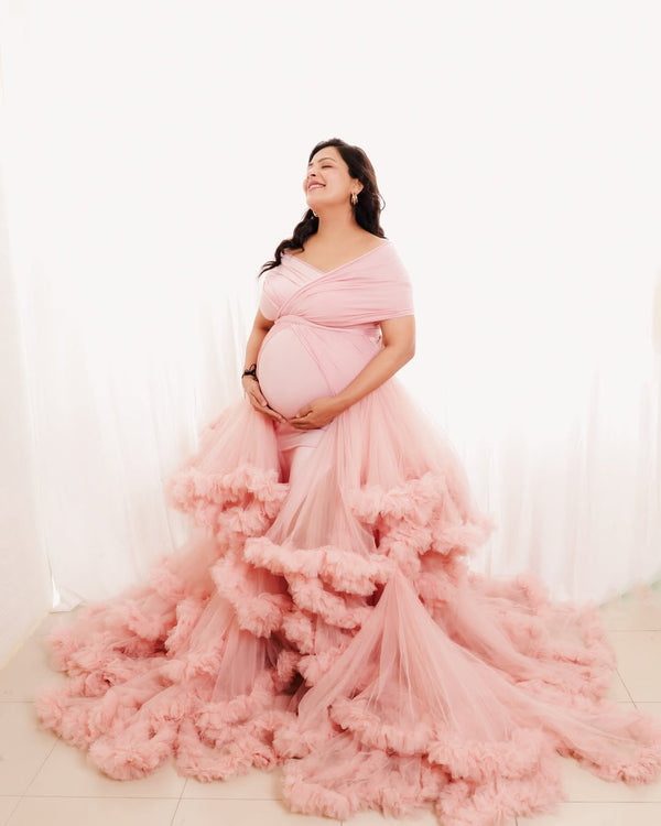 👗 Elegant Maternity Gown – Lycra & Soft Net Fabric